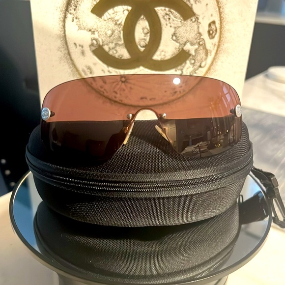 AUTHENTIC CHANEL CAVAIR LONG WALLET/CHANEL SUNGLASSES BUNDLE - Picture 15 of 17